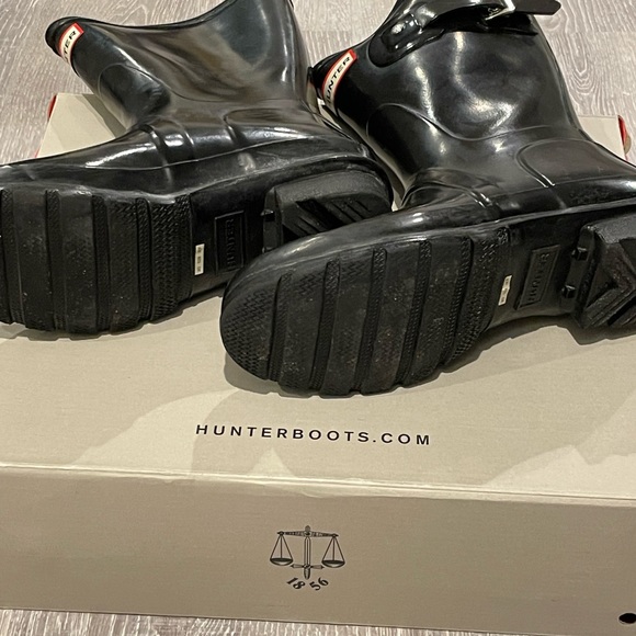 Hunter Boots- Size 7-Comes with boot socks - Picture 2 of 5